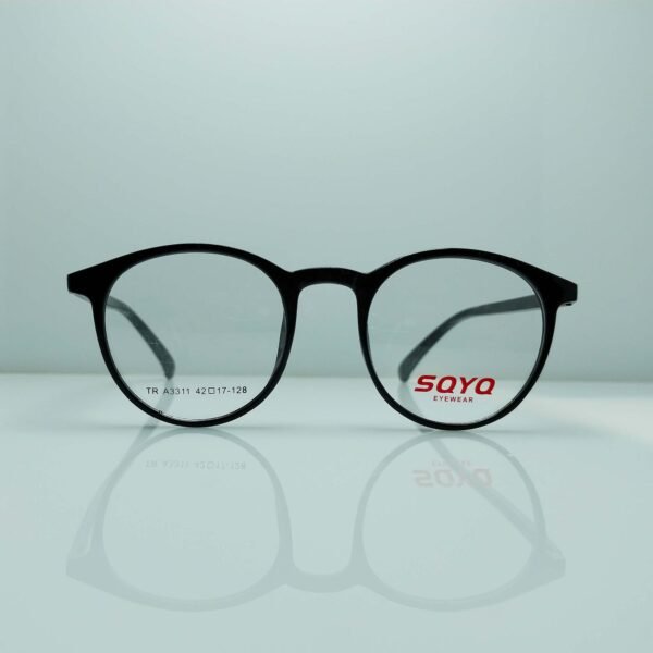 Classic Black Round Frame – Bold Retro Style with Everyday Comfort