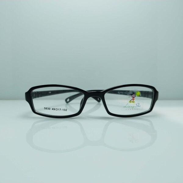 Bold Black Rectangular Frame – Sleek Style with All-Day Comfort